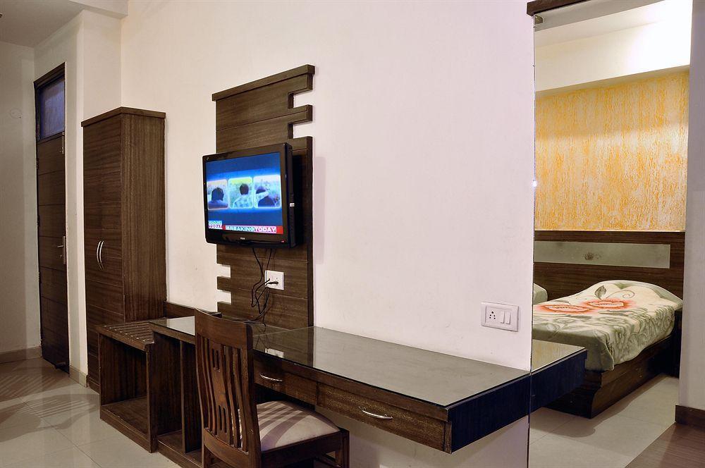 Oyo 3472 Hotel Rama Inn Ню Делхи Екстериор снимка