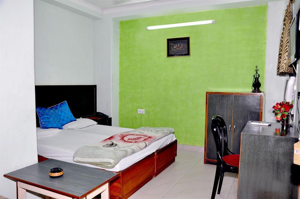 Oyo 3472 Hotel Rama Inn Ню Делхи Екстериор снимка