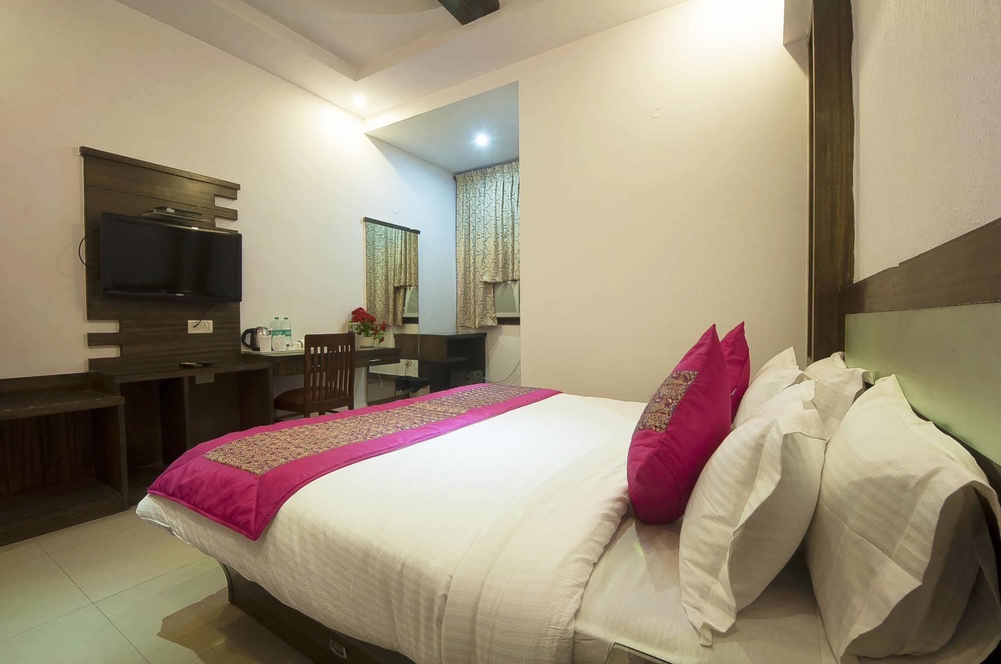Oyo 3472 Hotel Rama Inn Ню Делхи Екстериор снимка