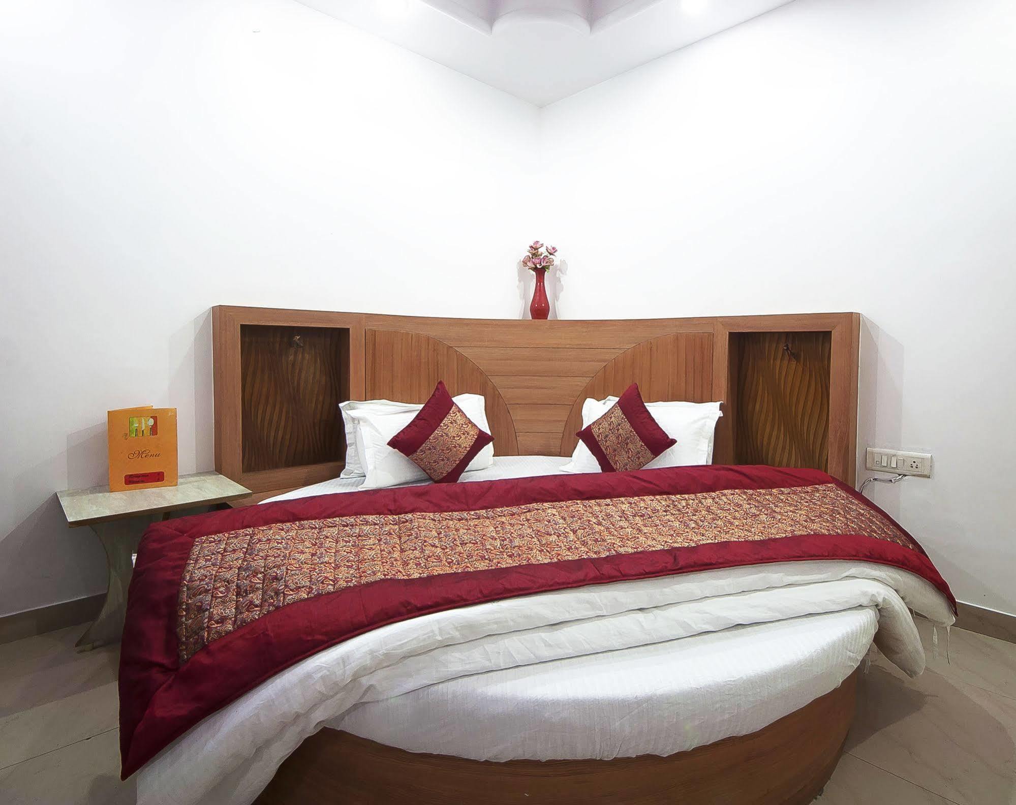 Oyo 3472 Hotel Rama Inn Ню Делхи Екстериор снимка