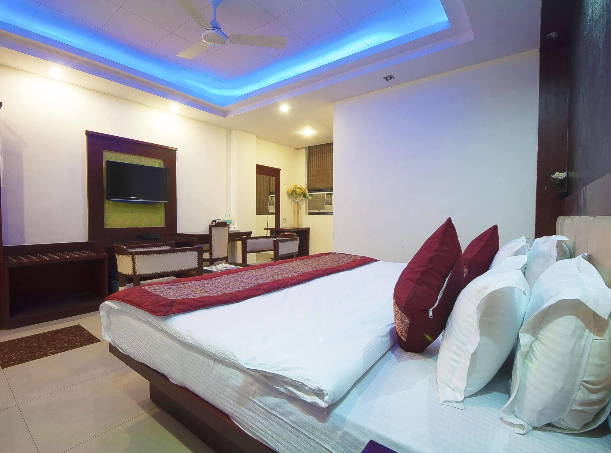 Oyo 3472 Hotel Rama Inn Ню Делхи Екстериор снимка